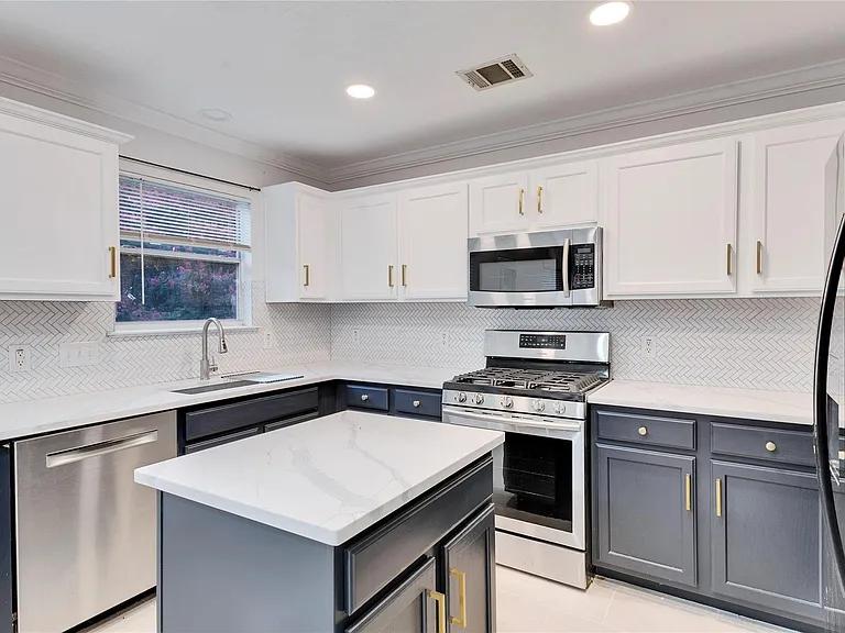 2607 Claudia Dr — Photo 9