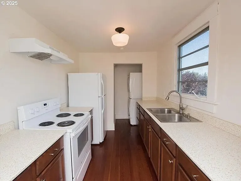 1236 N Emerson St #B — Photo 7