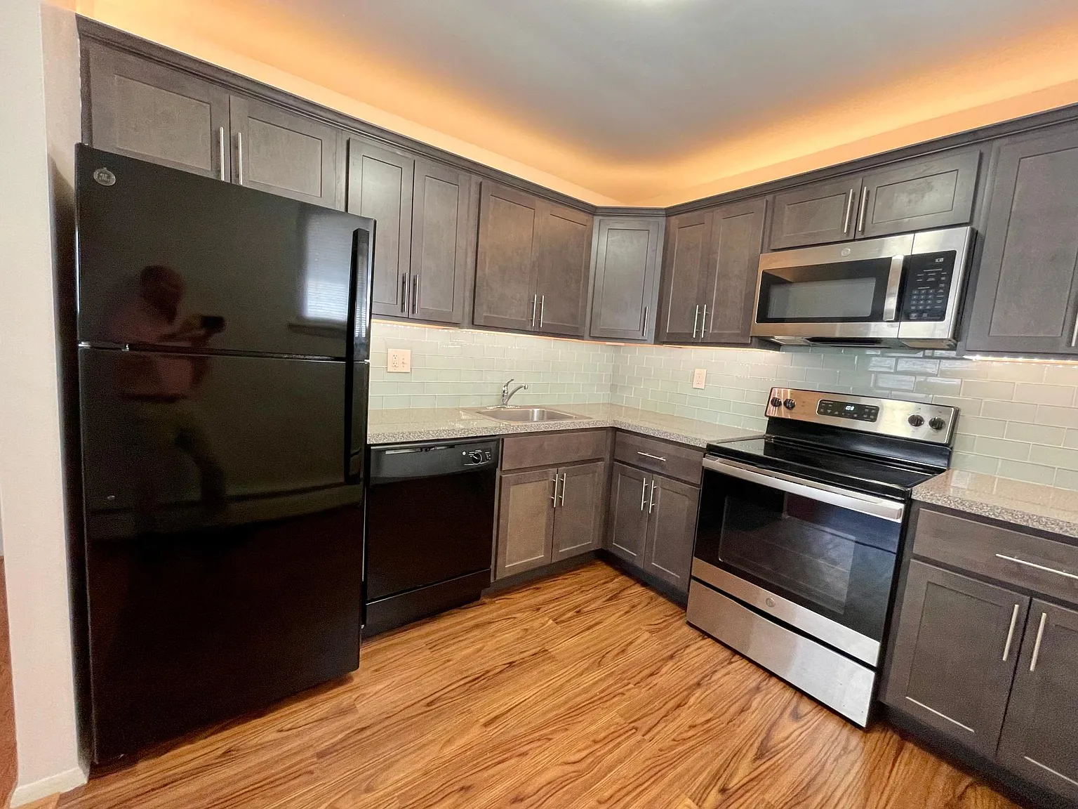 413 Maple St — Photo 2