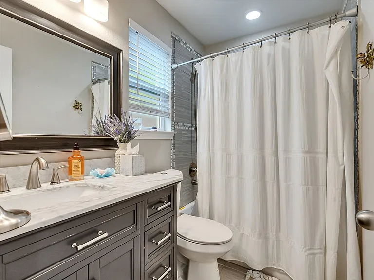 10309 Chesterfield Dr — Photo 16