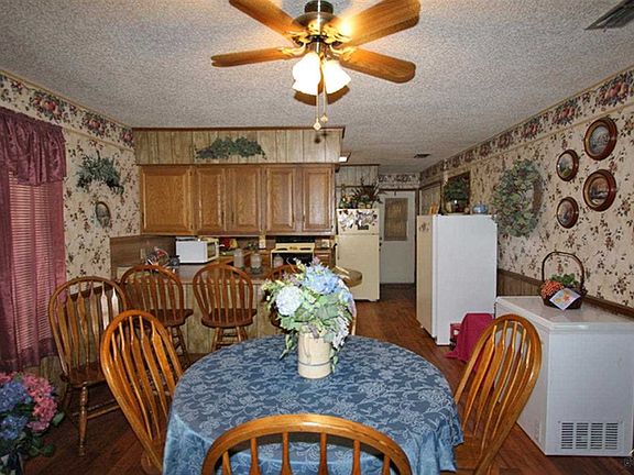 5th image of 21563 Sorrell Dr