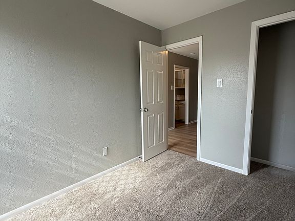 3rd image of 923 18th St #3