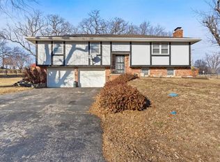 231 Locust Ave, Bonner Springs, KS 66012