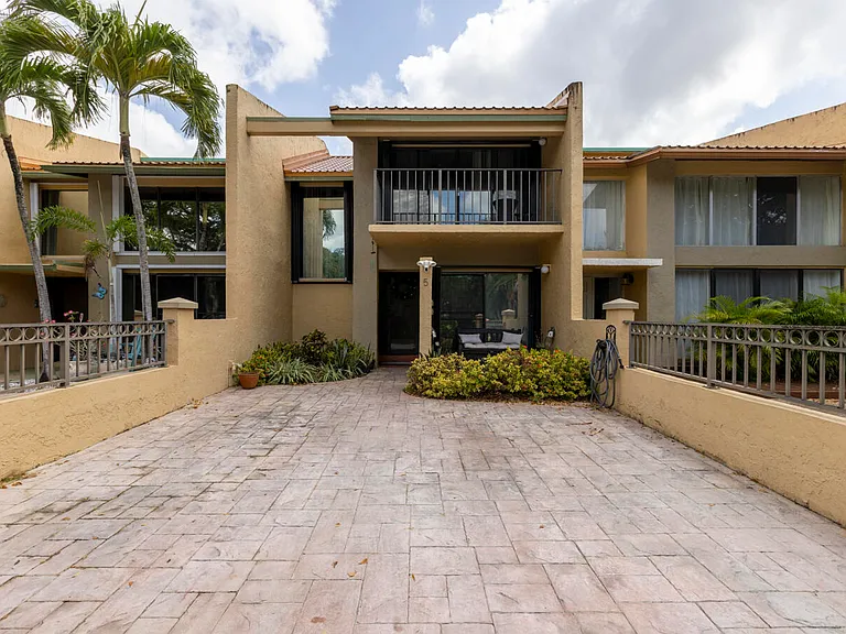 720 E Coco Plum Cir #5 — Photo 33