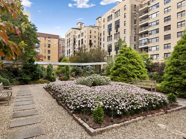 40 East 9th Street image 16 of 16