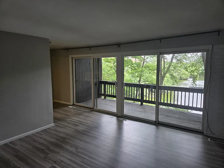 5501 Lakeside Dr #2B — Photo 3