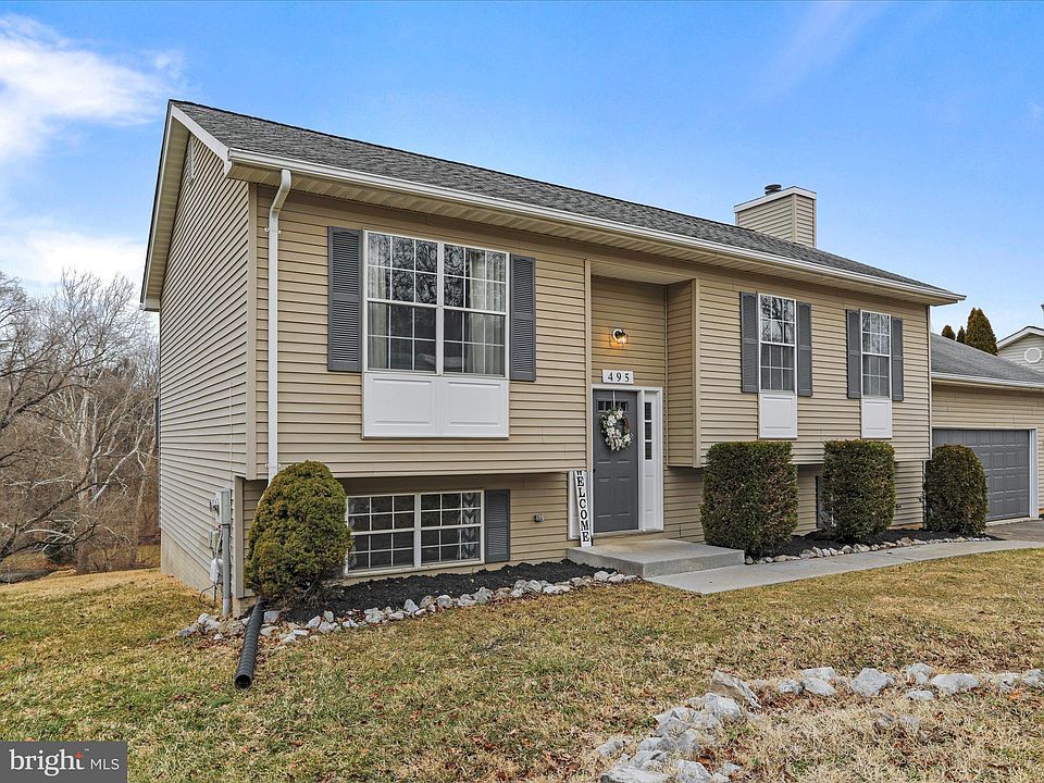 1st image of 495 Jocelyne Ct