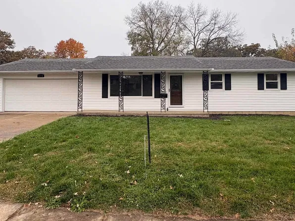 610 Oakwood Ln, Washington, IL 61571