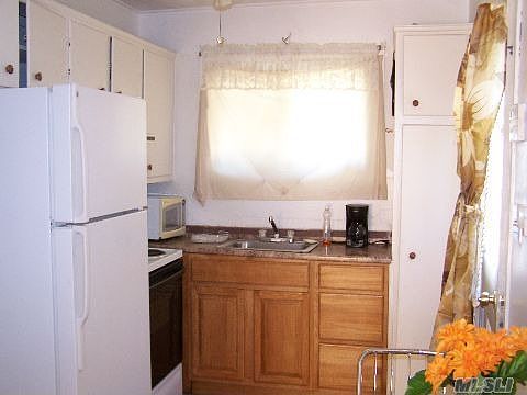 5th image of 30 Silverpine Dr