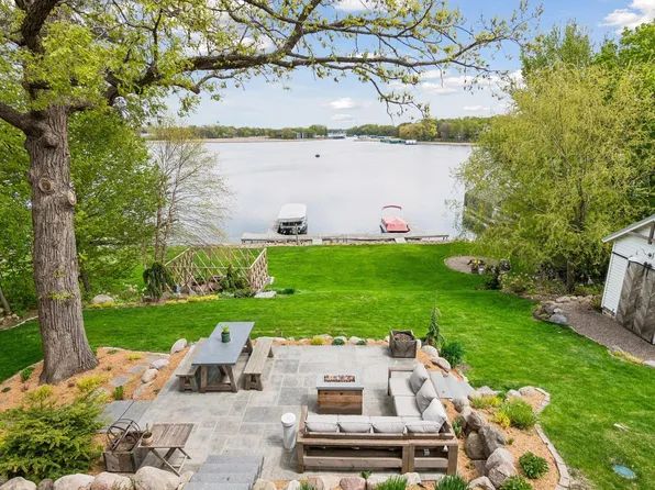 2412 Avon Dr, Mound, MN 55364