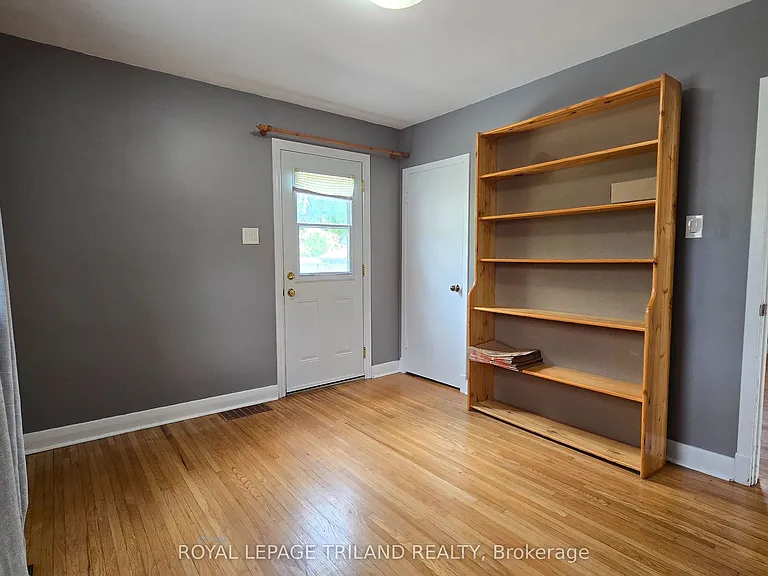 224 Highbury Ave N — Photo 9