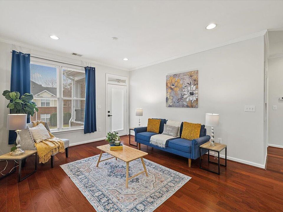 1st image of 800 Savannah Ridge Rd Unit 116