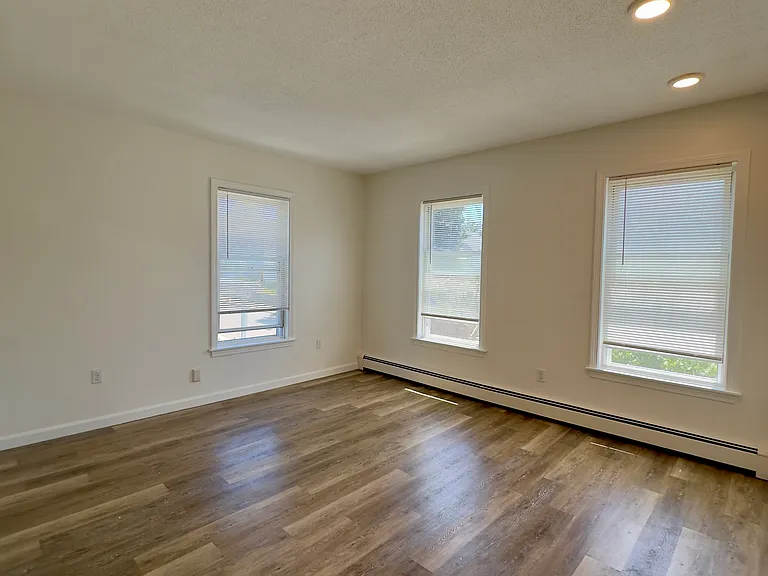 29 Vernon St #2R — Photo 8