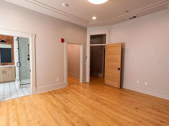 3rd image of 324 Pearl St Unit 4