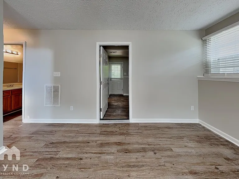 1106 Lady Banks Dr — Photo 8