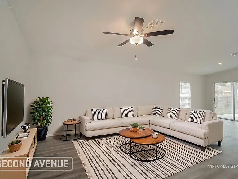 1150 NW 19th Pl — Photo 2