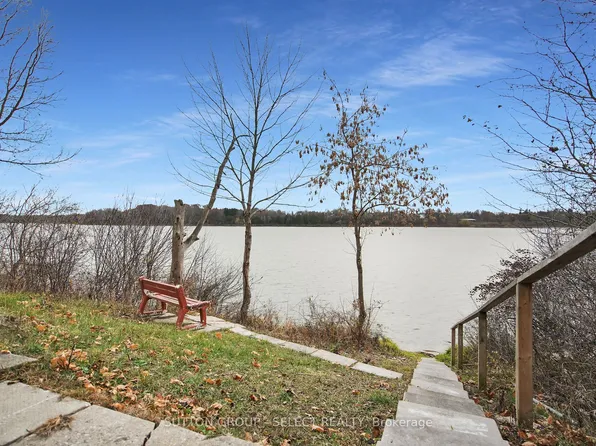 21069 Riverview Dr, Thames Centre, ON N0M 2P0