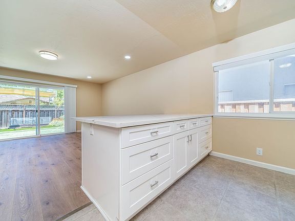 3rd image of 877 Miller Ave