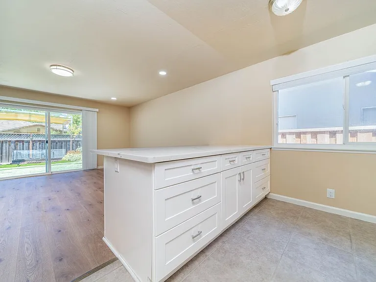 877 Miller Ave — Photo 3