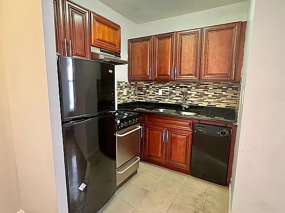 2nd image of 512 E 80th St #26C