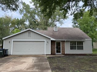 1004 E 25th Ter, Lawrence, KS 66046