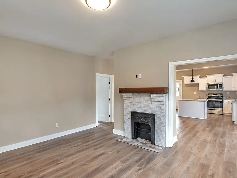 416 Highland Ct — Photo 4