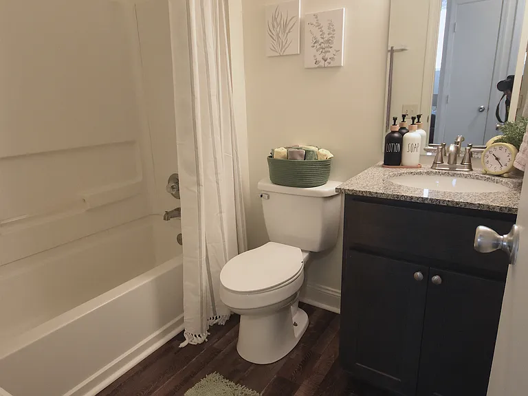 Waveland Place Apartments — Photo 11