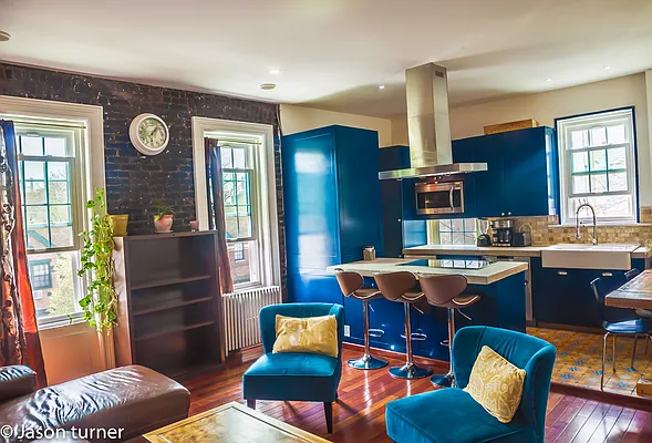 Rented by Level Group | media 1