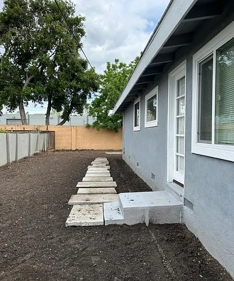 1011 Alberni St — Photo 3