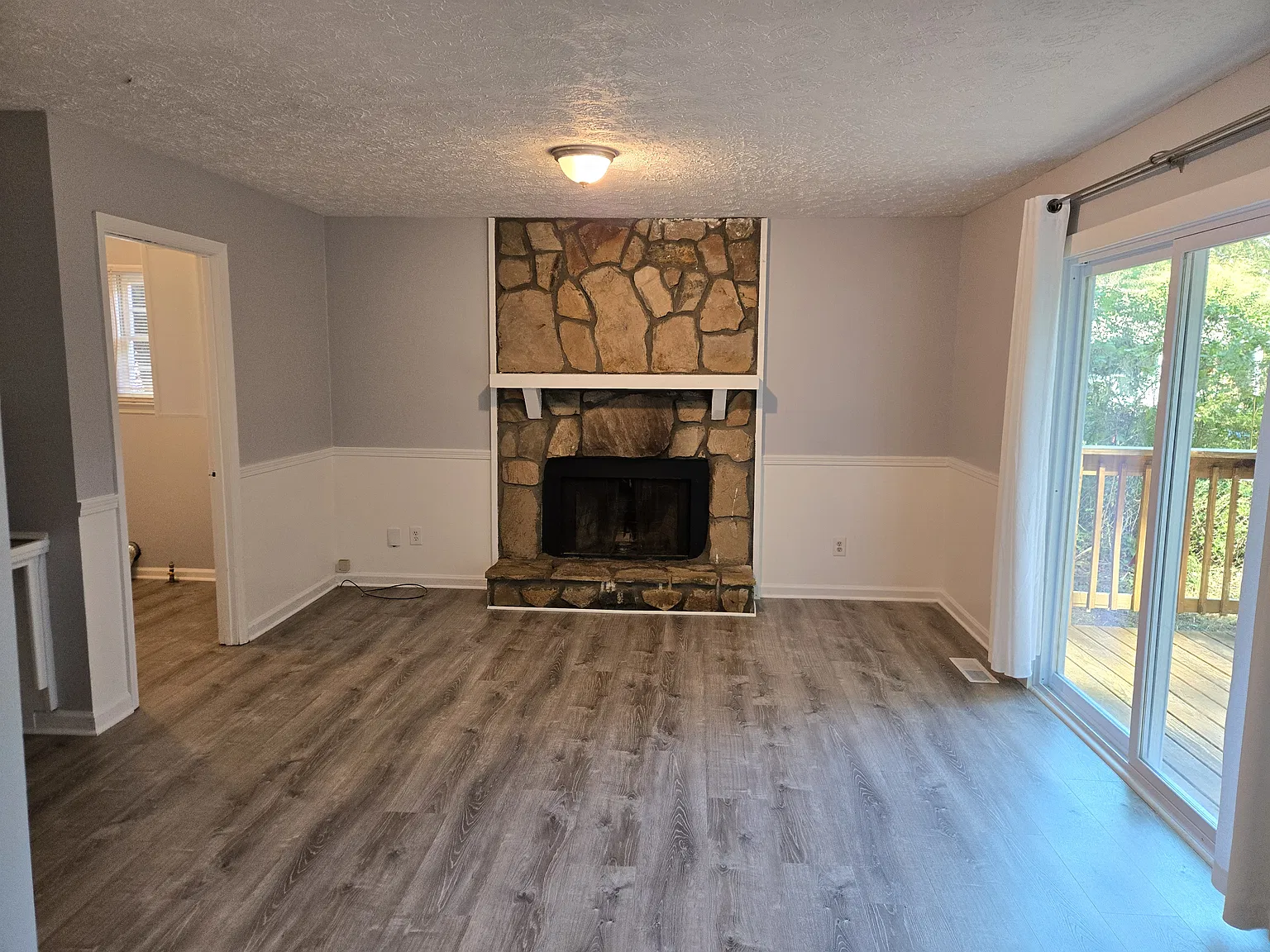 3 bed, $1,995 — Photo 2