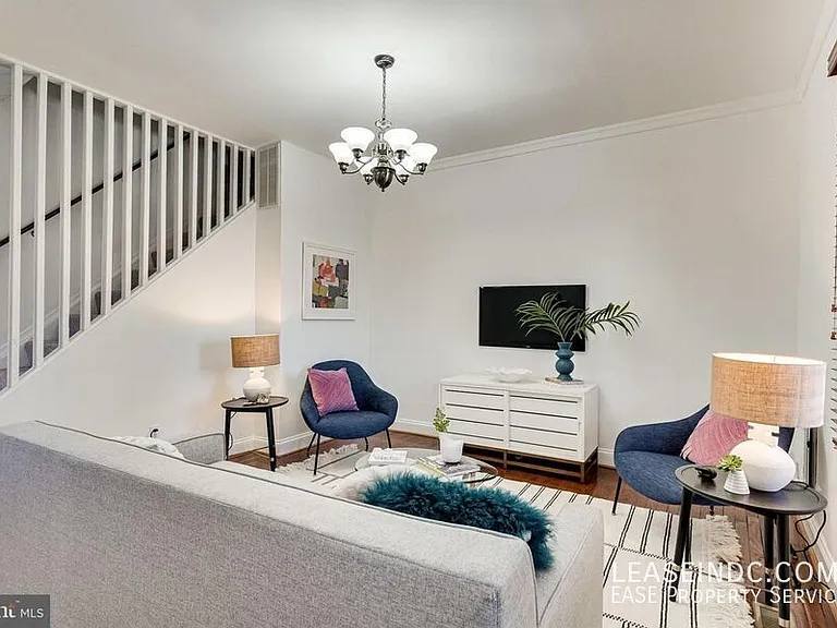 709 16th St NE — Photo 3