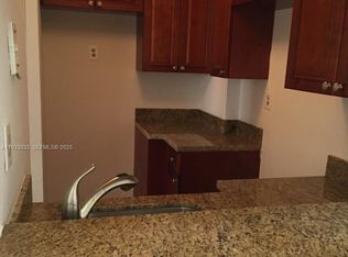 Fontainebleau Gardens Con, Miami, FL 33126