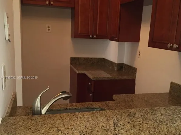 8145 NW 7th St APT 406, Miami, FL 33126