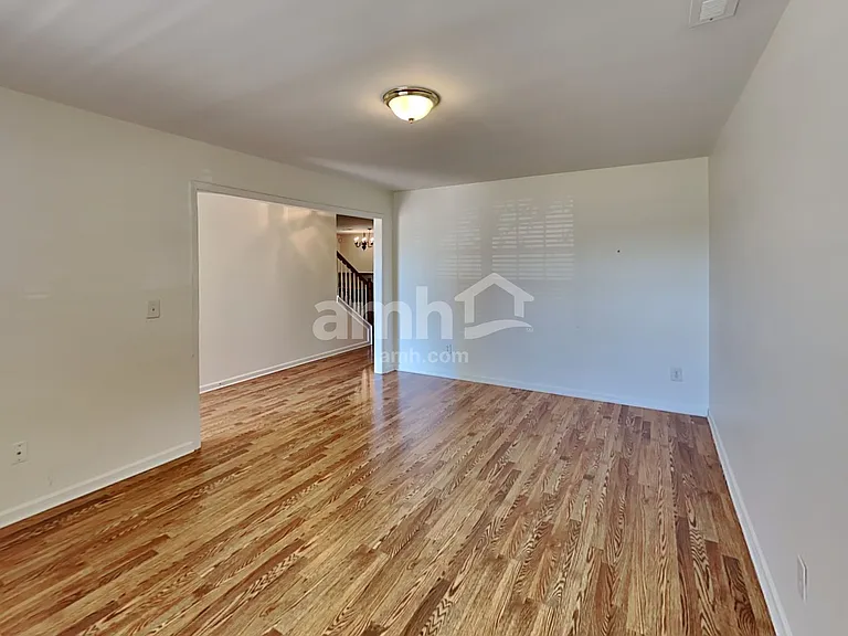1042 Vanguard Dr — Photo 6