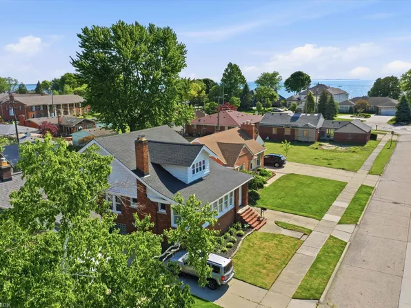 22823 Visnaw St, Saint Clair Shores, MI 48081