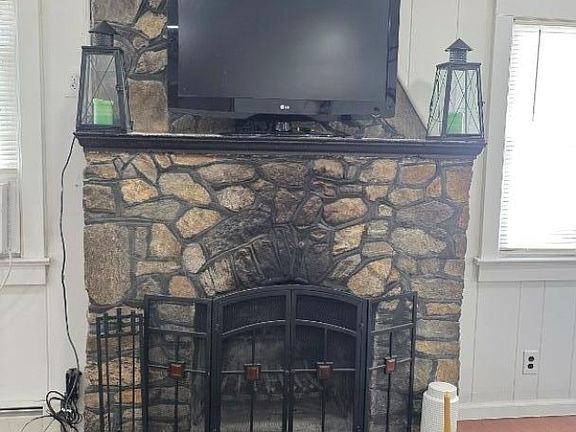 4th image of 37 Grandview Ave