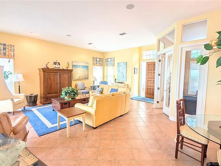 4709 Dolphin Cay Ln S — Photo 10