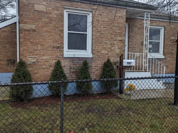 701 W Water St, Waukegan, IL 60085