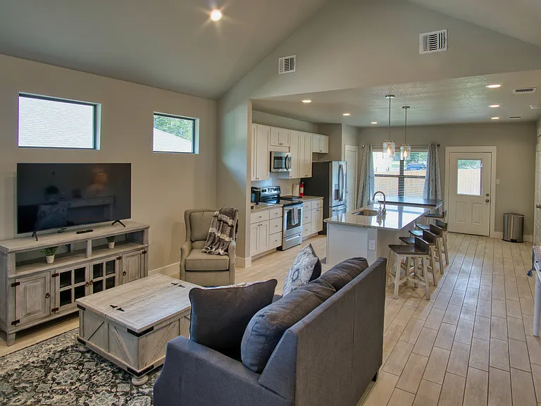 1247 Greenhill Dr — Photo 22
