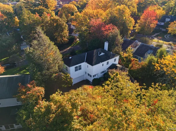 25 Hilltop Drive W, Great Neck, NY 11021