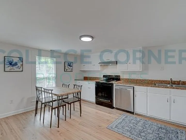 639 S Poplar St #C — Photo 14