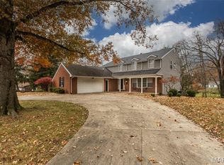 928 Northdale Dr, Alton, IL 62002