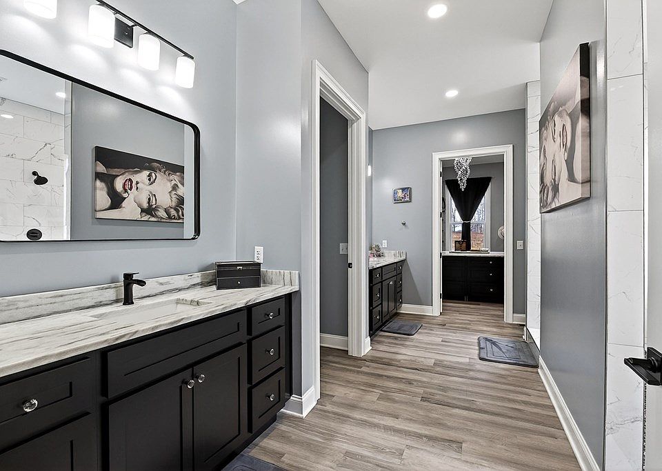 39th image of 377 Margot Dr