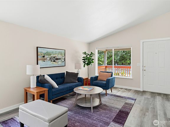 4th image of 2364 Highland Loop