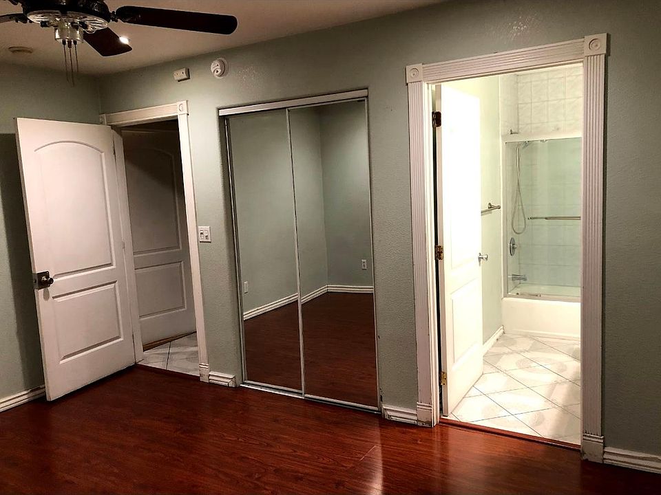 Bedroom 2 with bathroom