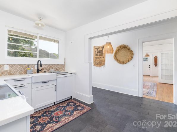 charlotte-north-carolina-2078154998 picture