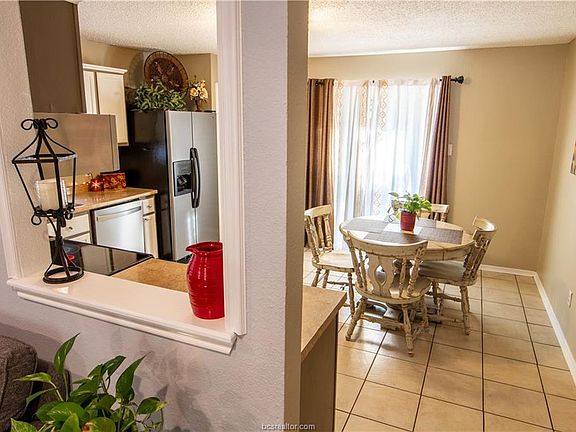 4th image of 1016 Chinaberry Dr