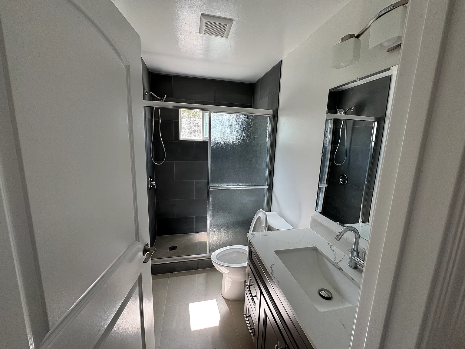 5 bed, 2.5 bath, 1769 sqft, $5,200 — Photo 4