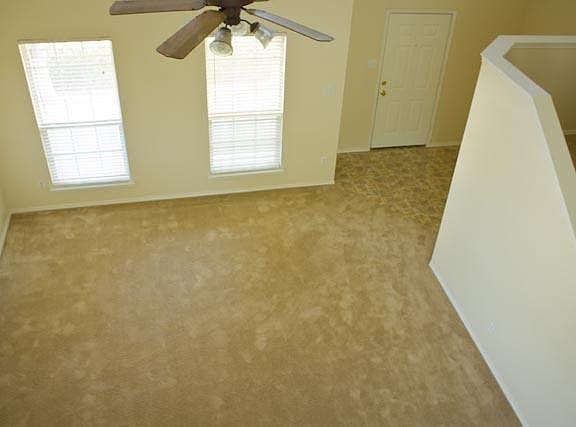 4th image of 2400 Glenhaven Dr
