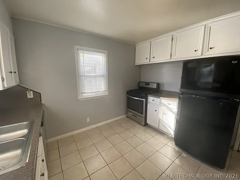 3732 E 28th St — Photo 3